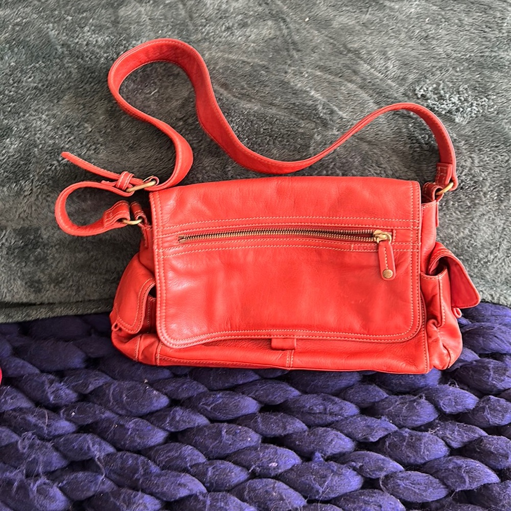 Burnt orange Fossil bag. Almost new condition.Crossbody and shoulder bag.